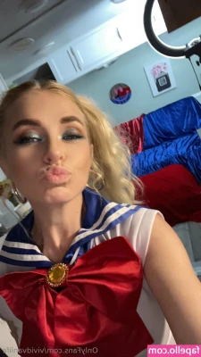 vividvanlife - You could join Hannah while she opens her legs🤭