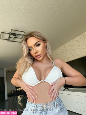 kaiseybuuny - sneakin’ away from chores for a play break, wanna put these in your