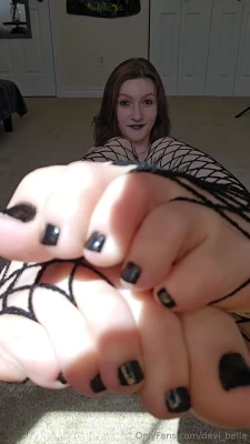 devi_bella [ devi-bella ] - I'm gonna play flame with you 🥰