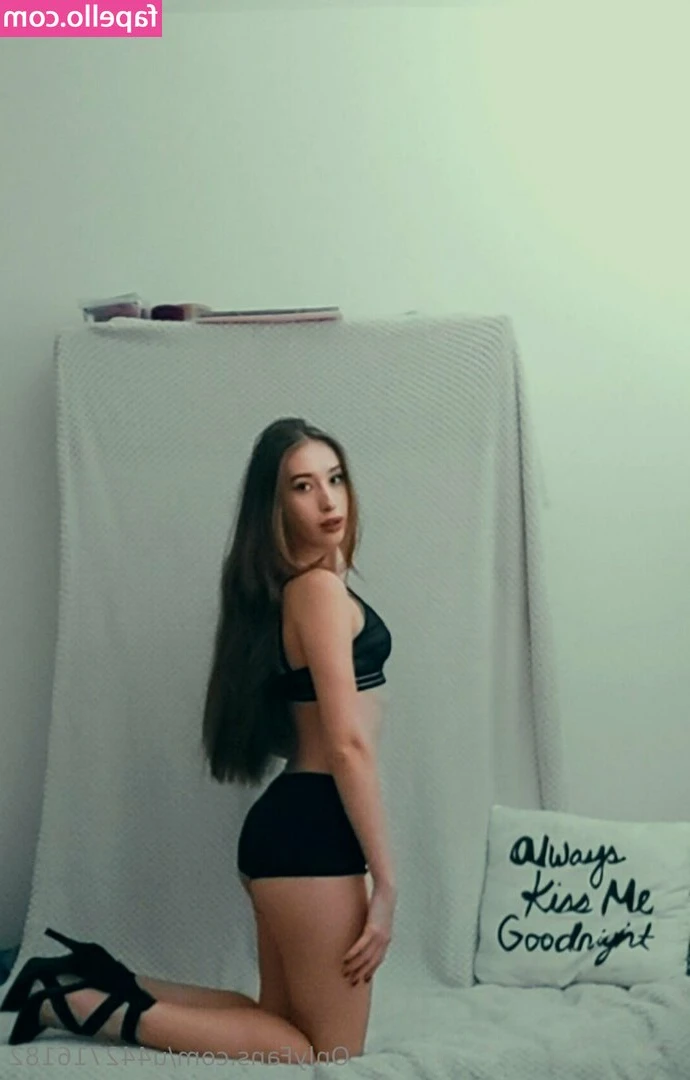 aryayarol - Wanna climb in and have me swallow you whole?
