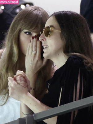 Taylor Swift [ taylor-swift ] - Perfect cock