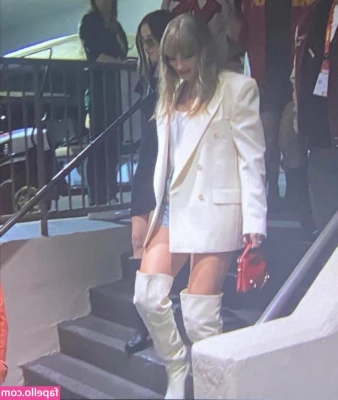 Taylor Swift [ taylor-swift ] - Would you lick me from behind