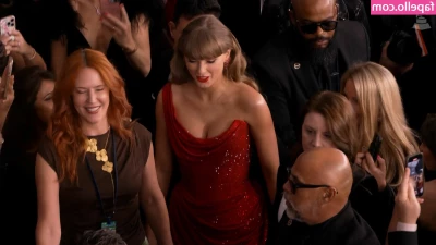 Taylor Swift [ taylor-swift ] - Good morning! I forgot how many big booba stuff I haven't released