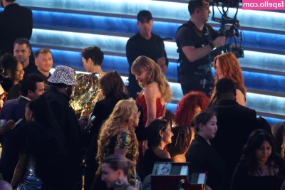 Taylor Swift [ taylor-swift ] - Let me make YOU feel good    Like and comment below