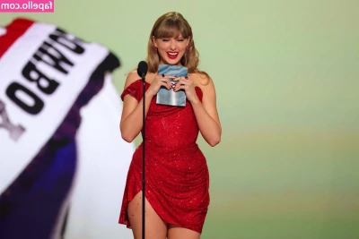 Taylor Swift [ taylor-swift ] - Late night tanning session then off to bed