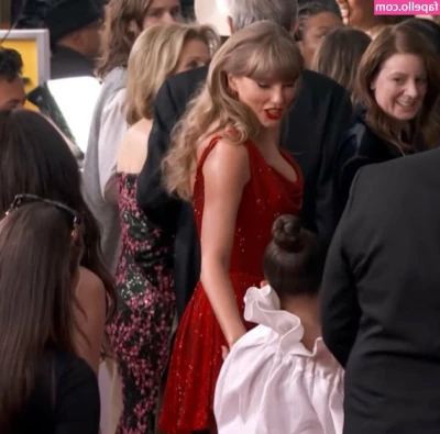 Taylor Swift [ taylor-swift ] - have a great day xx