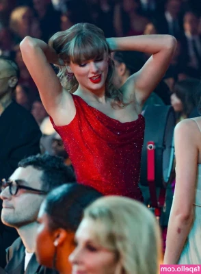 Taylor Swift [ taylor-swift ] - Did anyone ever watch Extras part 1