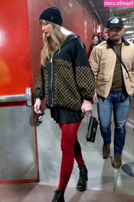 Taylor Swift [ taylor-swift ] - Kitty needs some milk 💦👅 part 1
