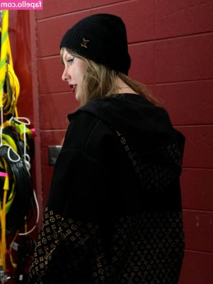 Taylor Swift [ taylor-swift ] - Hump day everyday