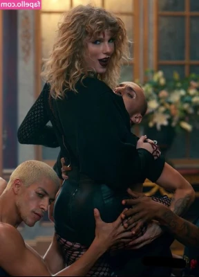 Taylor Swift [ taylor-swift ] - The time we fucked in a dressing room  Made this lil so happy