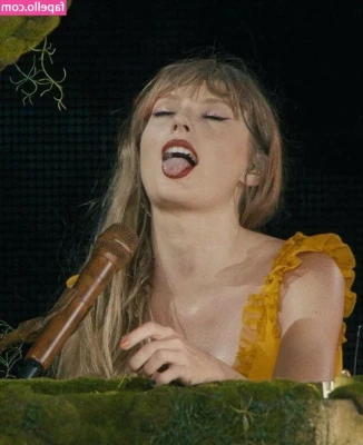 Taylor Swift [ taylor-swift ] - As promised here s some amazing details on what Izzie and I are