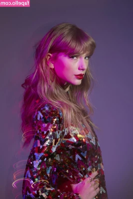 Taylor Swift [ taylor-swift ] - Mmm early morning dildo fun
