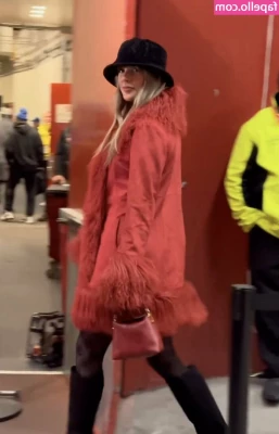 Taylor Swift [ taylor-swift ] - This is how reward for good boys and devoted slaves look like 
