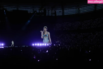 Taylor Swift [ taylor-swift ] - Ass so big and fat you zoom out 💦🙄 would u give me back shots ? part 1