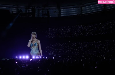Taylor Swift [ taylor-swift ] - I just installed these new LED lights, so I decided to film a sextape