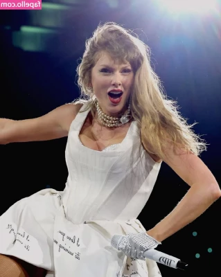 Taylor Swift [ taylor-swift ] - We support trans rights   I am totally fine with it and I m a big