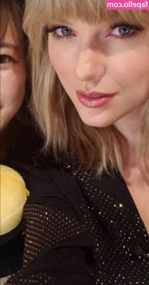 Taylor Swift [ taylor-swift ] - Photo 3 5   A special surprise awaits those who help me reach my  10 part 1