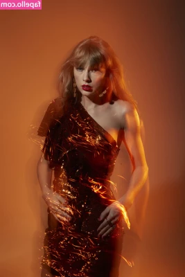 Taylor Swift [ taylor-swift ] - Ready and waiting for you to get to work in my soles and toes! 💗
