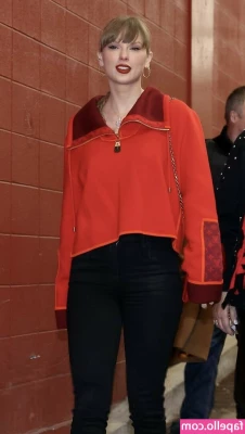 Taylor Swift [ taylor-swift ] - Daddy, I have the perfect place for you to rest your head after a