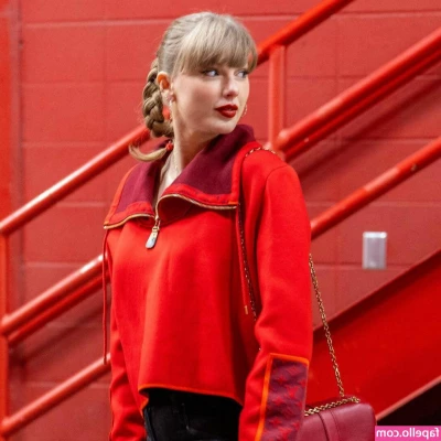 Taylor Swift [ taylor-swift ] - What do you think of the color of my new bra? 😉 Oops, I forgot to