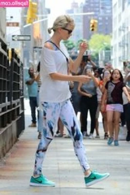 Taylor Swift [ taylor-swift ] - Sunday. Worship day. Perfect Day! Befitting of me and my form, aye? I
