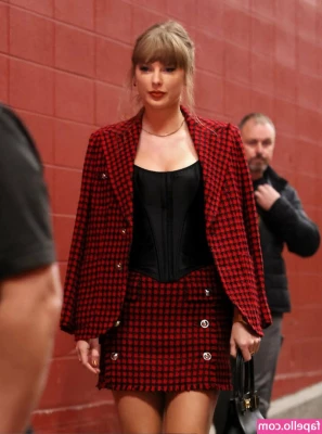 Taylor Swift [ taylor-swift ] - Tip $10 and I will send you the full video on your Dm’s part 1