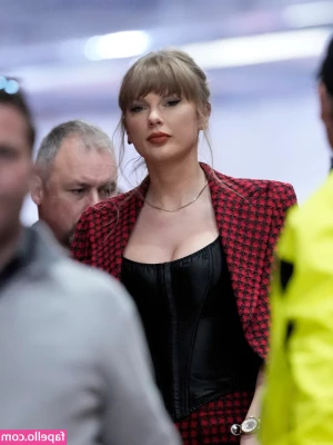 Taylor Swift [ taylor-swift ] - in shower and after