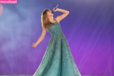 Taylor Swift [ taylor-swift ] - A quattro zampe troieggiando senza mutandine