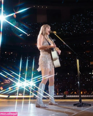 Taylor Swift [ taylor-swift ] - Cute wedge flip flops  pretty holographic polish and my perfect feet 