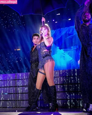 Taylor Swift [ taylor-swift ] - BTS of me with gorgeous  lyralockhart And our cameraman  thedanferrari part 1