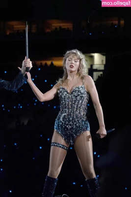 Taylor Swift [ taylor-swift ] - Giving you googly eyes as I edge.