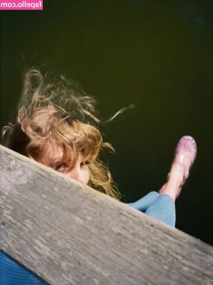 Taylor Swift [ taylor-swift ] - Just a sneak peak of me testing out my new rose toy   want the whole part 1