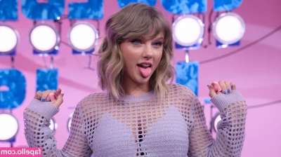 Taylor Swift [ taylor-swift ] - Can you do me a little favor      It s 1st day discount on  bxbyxruru