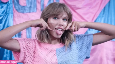 Taylor Swift [ taylor-swift ] - I love my new sunset lamp🌅 Check your inbox for some sexy pics i