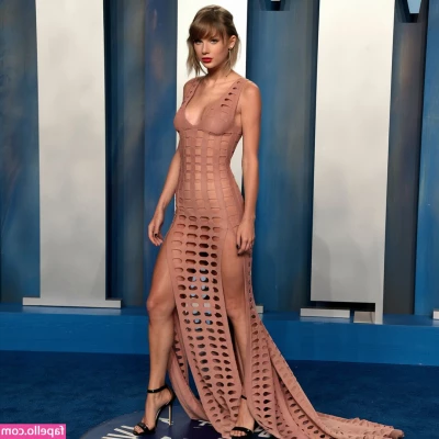 Taylor Swift [ taylor-swift ] - Red toenails and striped sandals part 1
