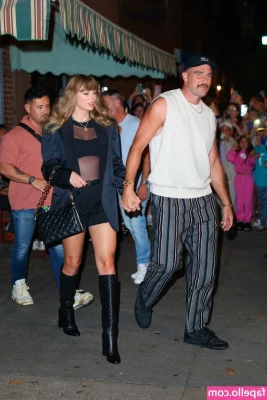 Taylor Swift [ taylor-swift ] - Here's your daily dose of sweets 💕🤭