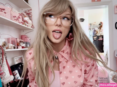Taylor Swift [ taylor-swift ] - Hello Everybody  How R Y ALL this Night  Day  Hope Y ALL R well Do