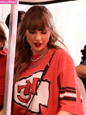 Taylor Swift [ taylor-swift ] - You ll grab my hair at night