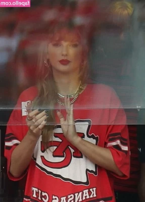 Taylor Swift [ taylor-swift ] - I need someone to give me delicious massages