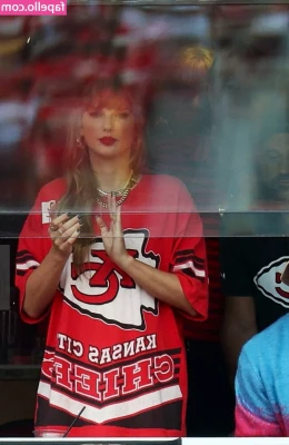 Taylor Swift [ taylor-swift ] - Live show blowjob👄💦
