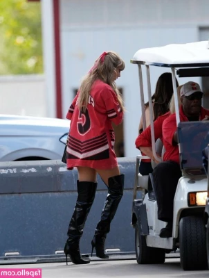 Taylor Swift [ taylor-swift ] - Red from last night