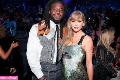 Taylor Swift [ taylor-swift ] - Was takn my trash out n met this fine ass police officer lord we had