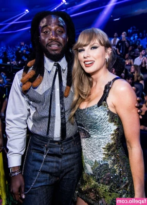 Taylor Swift [ taylor-swift ] - In the midst of my friend bring over  my ex is trying to kill me  part 1