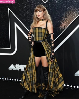 Taylor Swift [ taylor-swift ] - happy hoelidays