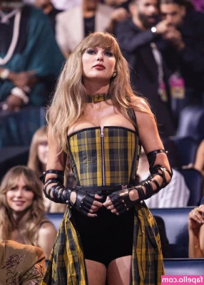 Taylor Swift [ taylor-swift ] - Alright boys and girls   and anybody else  my of is up and going 