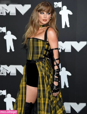 Taylor Swift [ taylor-swift ] - @emilysales19 @pantera22xxl  @sedentoooo   don't miss it today on my