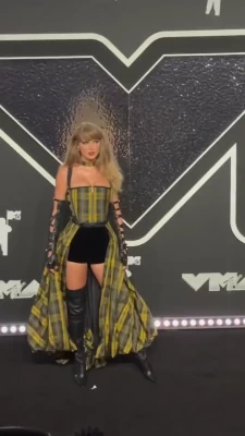 Taylor Swift [ taylor-swift ] - I swear  I don t rollerblade because they make my legs swole but it s