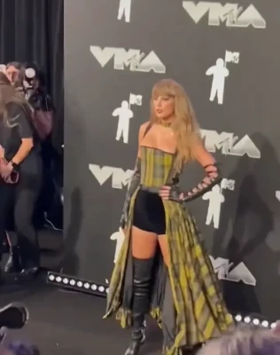 Taylor Swift [ taylor-swift ] - did I convince you to slip it in from behind yet? 🫣