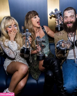 Taylor Swift [ taylor-swift ] - All yours baby tell me what u want to do I ll send more