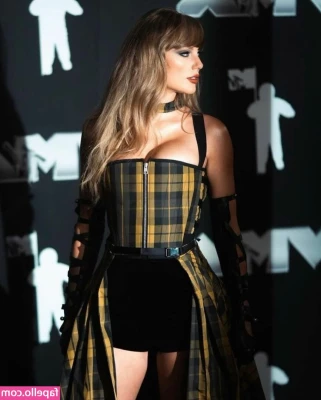 Taylor Swift [ taylor-swift ] - I kick off those heels👠, let down my hair, and revel in the simple